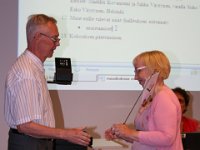 Standaarienjako  Anna-Liisa Väyrysen vuoro saada standaarinsa.